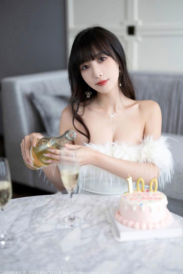 林星阑   XiaoYu语画界-1120-林星阑：纯白羽毛礼服极致诱惑，优雅私房写真展现雪白肌肤与修长美腿，尽显迷人女神风采第23张图片