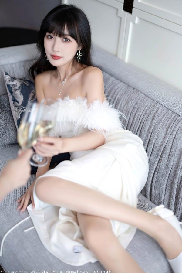 林星阑   XiaoYu语画界-1120-林星阑：纯白羽毛礼服极致诱惑，优雅私房写真展现雪白肌肤与修长美腿，尽显迷人女神风采第27张图片