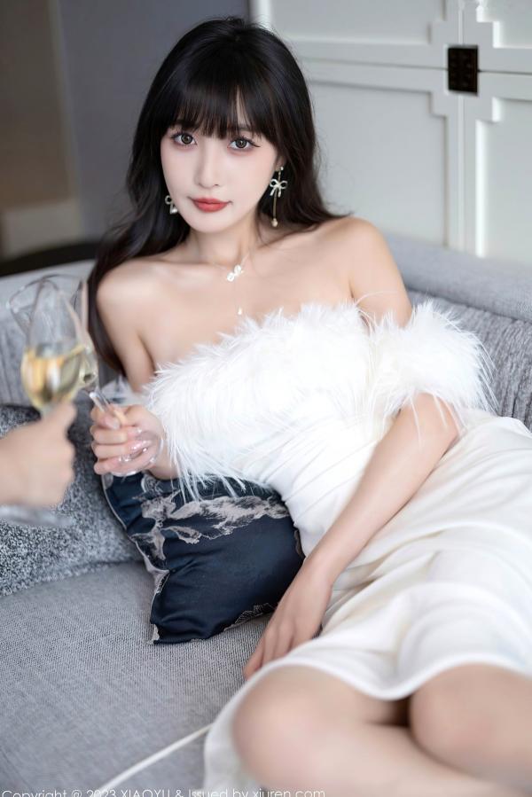 林星阑   XiaoYu语画界-1120-林星阑：纯白羽毛礼服极致诱惑，优雅私房写真展现雪白肌肤与修长美腿，尽显迷人女神风采第28张图片
