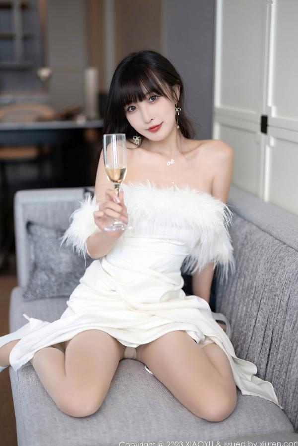 林星阑   XiaoYu语画界-1120-林星阑：纯白羽毛礼服极致诱惑，优雅私房写真展现雪白肌肤与修长美腿，尽显迷人女神风采第35张图片
