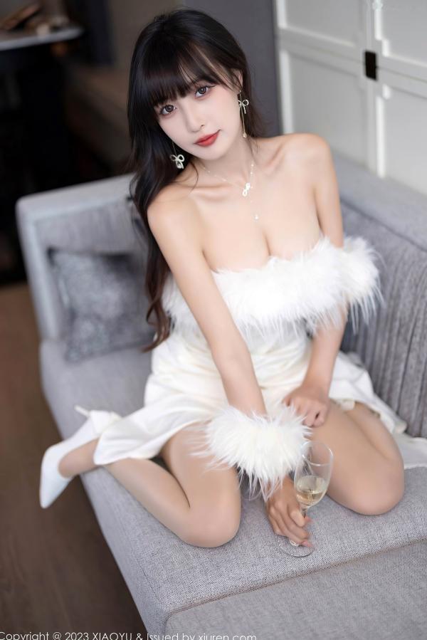 林星阑   XiaoYu语画界-1120-林星阑：纯白羽毛礼服极致诱惑，优雅私房写真展现雪白肌肤与修长美腿，尽显迷人女神风采第38张图片