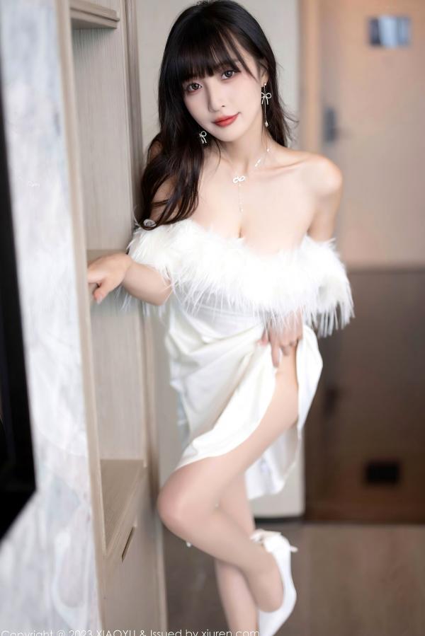 林星阑   XiaoYu语画界-1120-林星阑：纯白羽毛礼服极致诱惑，优雅私房写真展现雪白肌肤与修长美腿，尽显迷人女神风采第40张图片