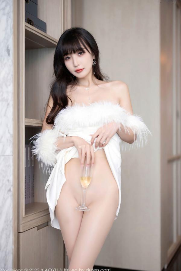 林星阑   XiaoYu语画界-1120-林星阑：纯白羽毛礼服极致诱惑，优雅私房写真展现雪白肌肤与修长美腿，尽显迷人女神风采第41张图片