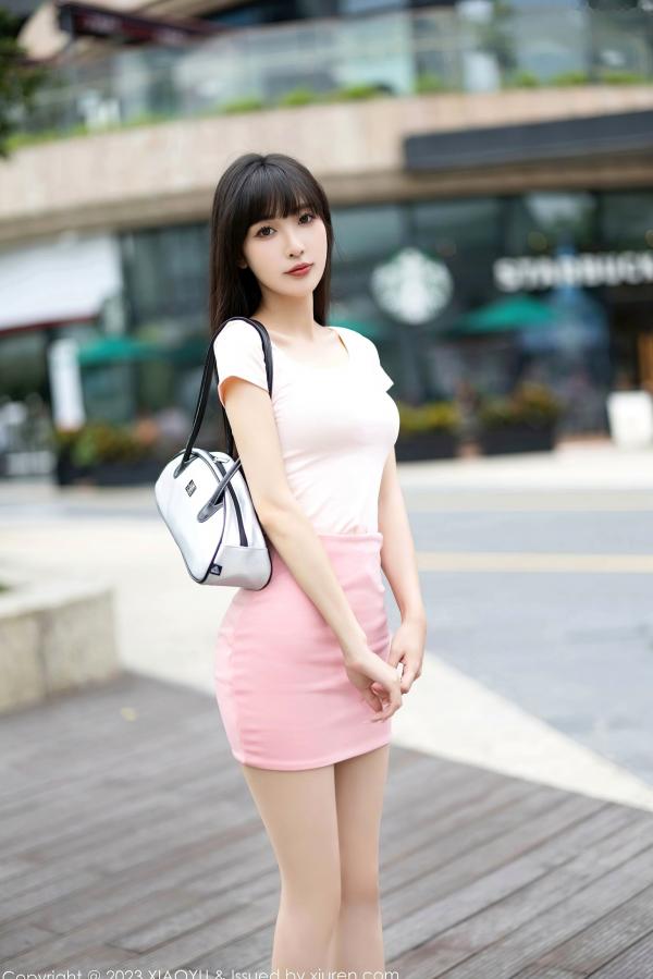 林星阑   XiaoYu语画界1112：林星阑甜美粉裙写真，室内私房大尺度出镜，尽显白嫩肌肤与曼妙曲线第2张图片