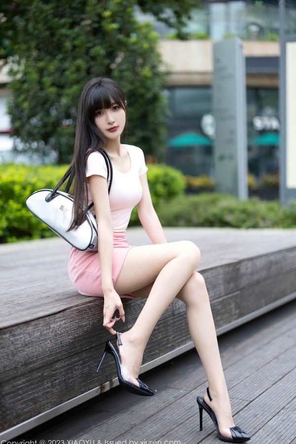 林星阑   XiaoYu语画界1112：林星阑甜美粉裙写真，室内私房大尺度出镜，尽显白嫩肌肤与曼妙曲线第10张图片