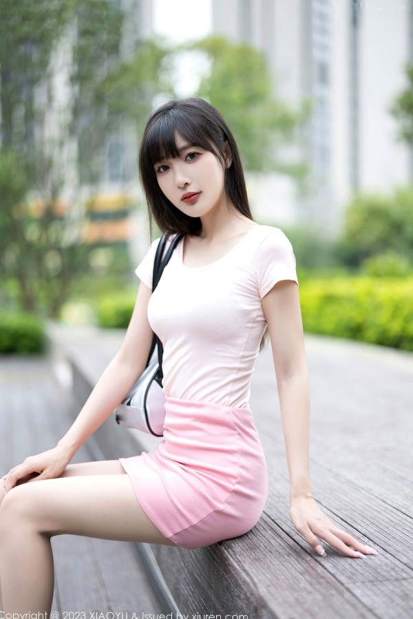 林星阑   XiaoYu语画界1112：林星阑甜美粉裙写真，室内私房大尺度出镜，尽显白嫩肌肤与曼妙曲线第14张图片