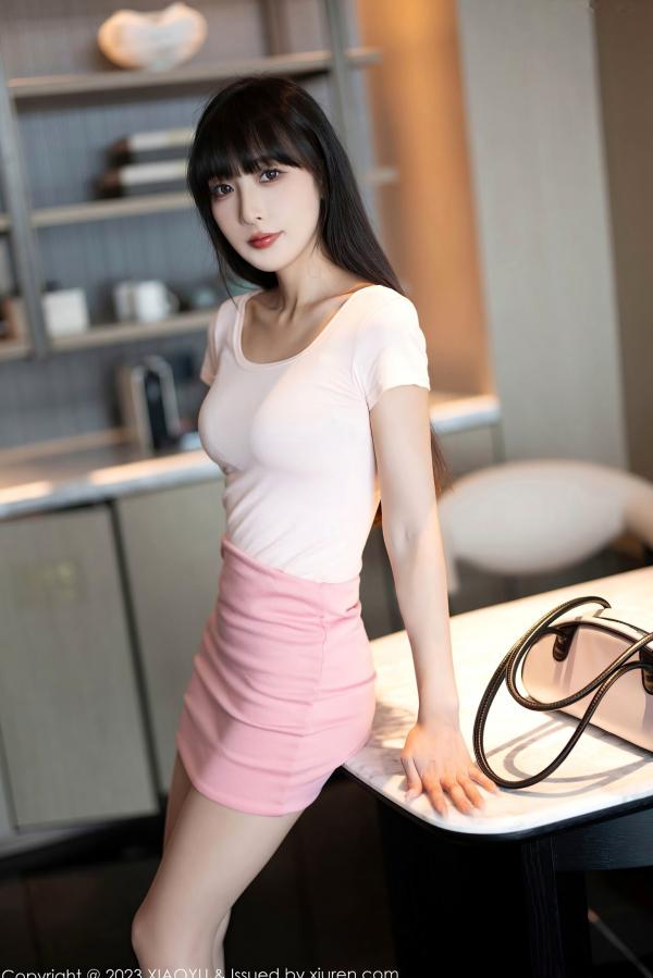 林星阑   XiaoYu语画界1112：林星阑甜美粉裙写真，室内私房大尺度出镜，尽显白嫩肌肤与曼妙曲线第19张图片