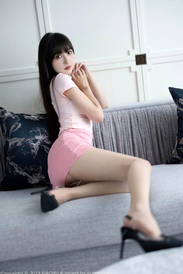 林星阑   XiaoYu语画界1112：林星阑甜美粉裙写真，室内私房大尺度出镜，尽显白嫩肌肤与曼妙曲线第22张图片