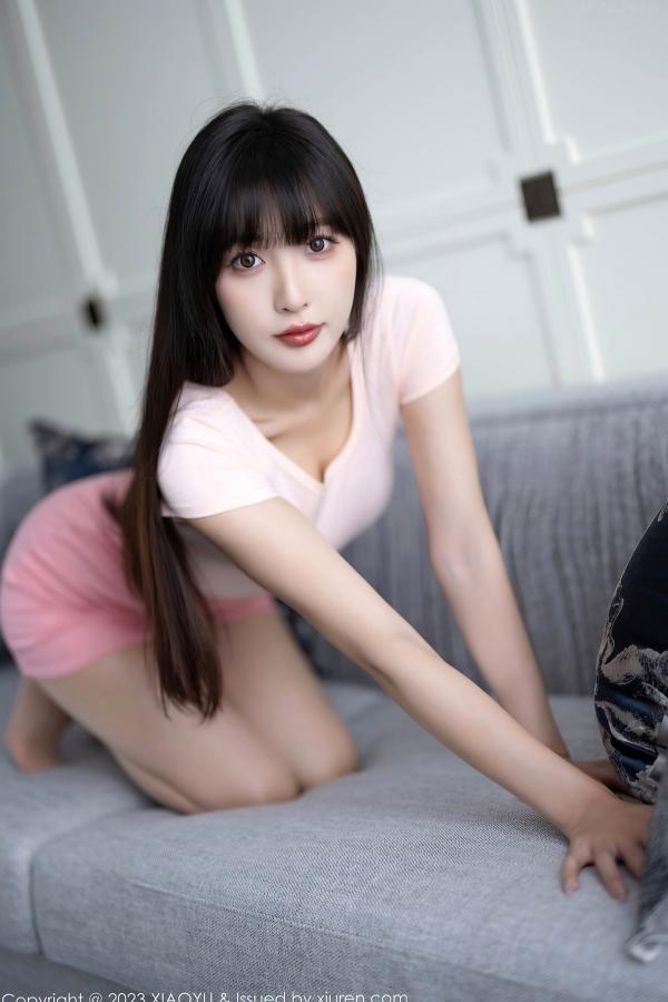 林星阑   XiaoYu语画界1112：林星阑甜美粉裙写真，室内私房大尺度出镜，尽显白嫩肌肤与曼妙曲线第31张图片