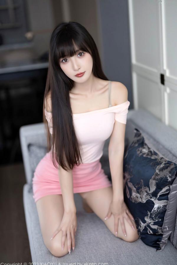林星阑   XiaoYu语画界1112：林星阑甜美粉裙写真，室内私房大尺度出镜，尽显白嫩肌肤与曼妙曲线第33张图片