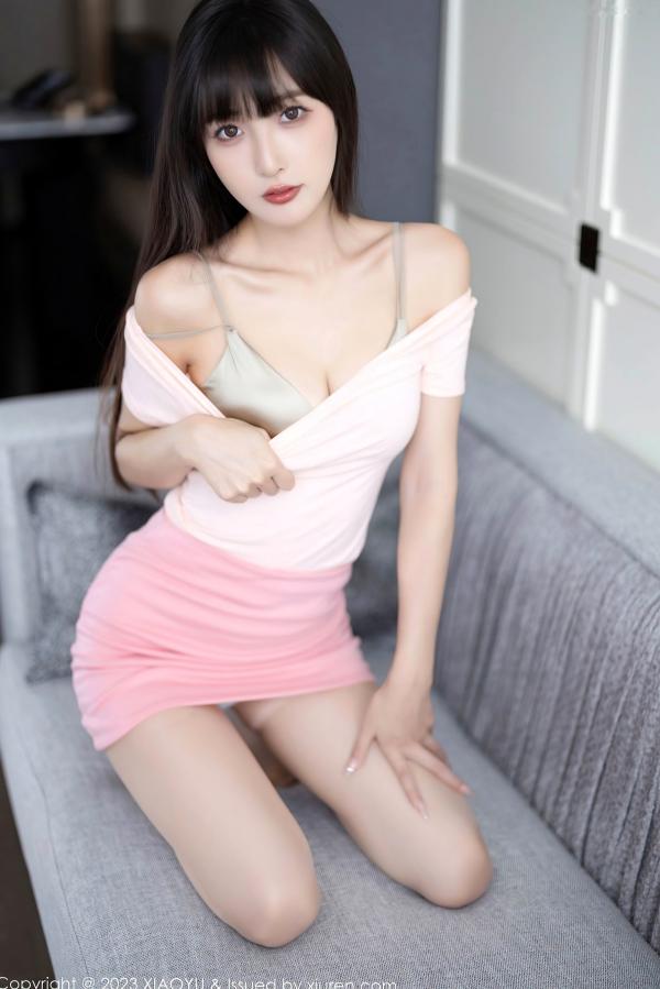 林星阑   XiaoYu语画界1112：林星阑甜美粉裙写真，室内私房大尺度出镜，尽显白嫩肌肤与曼妙曲线第35张图片