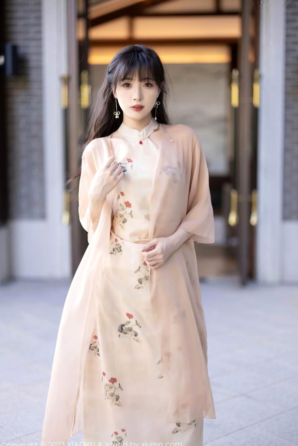 林星阑   XiaoYu语画界1071-林星阑贵州旅拍：绝美旗袍与性感浅粉内衣私房写真，苗族服饰韵味十足，演绎极致诱惑曲线第5张图片