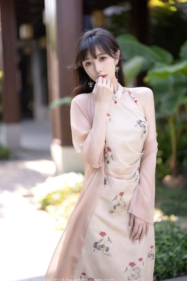 林星阑   XiaoYu语画界1071-林星阑贵州旅拍：绝美旗袍与性感浅粉内衣私房写真，苗族服饰韵味十足，演绎极致诱惑曲线第9张图片