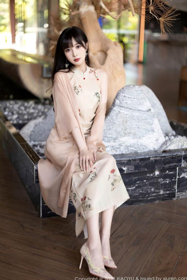 林星阑   XiaoYu语画界1071-林星阑贵州旅拍：绝美旗袍与性感浅粉内衣私房写真，苗族服饰韵味十足，演绎极致诱惑曲线第10张图片