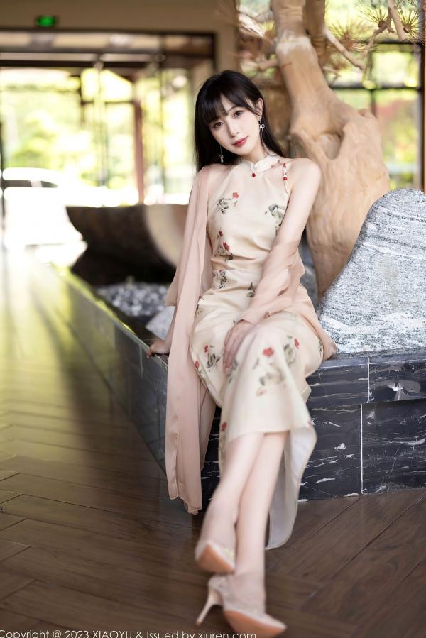 林星阑   XiaoYu语画界1071-林星阑贵州旅拍：绝美旗袍与性感浅粉内衣私房写真，苗族服饰韵味十足，演绎极致诱惑曲线第12张图片
