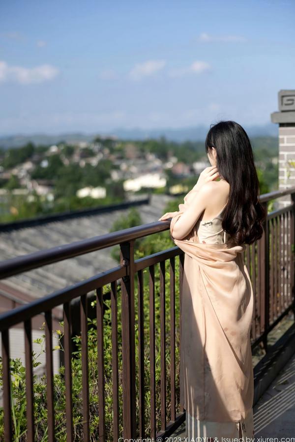 林星阑   XiaoYu语画界1071-林星阑贵州旅拍：绝美旗袍与性感浅粉内衣私房写真，苗族服饰韵味十足，演绎极致诱惑曲线第17张图片