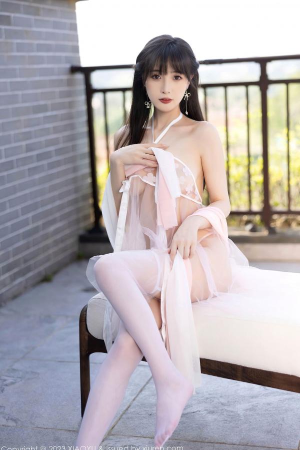 林星阑   XiaoYu语画界1071-林星阑贵州旅拍：绝美旗袍与性感浅粉内衣私房写真，苗族服饰韵味十足，演绎极致诱惑曲线第22张图片