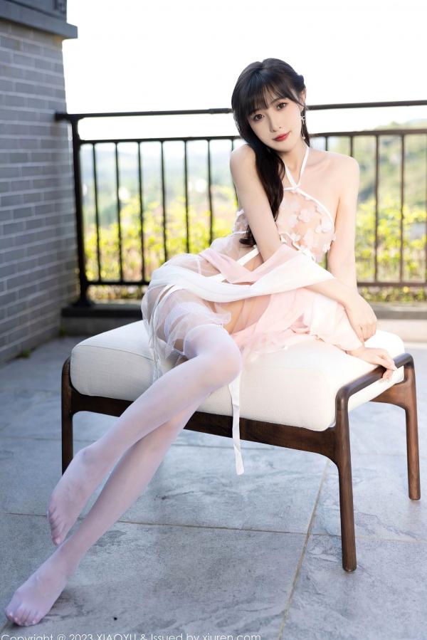 林星阑   XiaoYu语画界1071-林星阑贵州旅拍：绝美旗袍与性感浅粉内衣私房写真，苗族服饰韵味十足，演绎极致诱惑曲线第24张图片