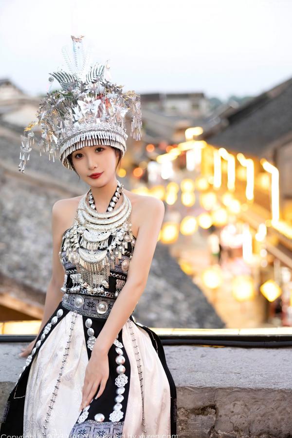 林星阑   XiaoYu语画界1071-林星阑贵州旅拍：绝美旗袍与性感浅粉内衣私房写真，苗族服饰韵味十足，演绎极致诱惑曲线第83张图片