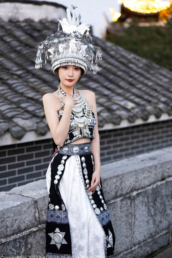 林星阑   XiaoYu语画界1071-林星阑贵州旅拍：绝美旗袍与性感浅粉内衣私房写真，苗族服饰韵味十足，演绎极致诱惑曲线第87张图片