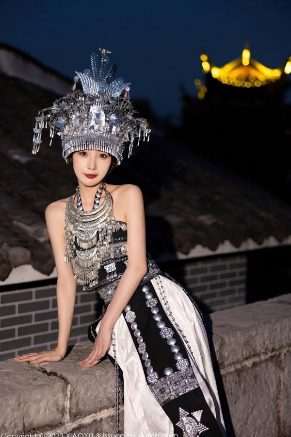 林星阑   XiaoYu语画界1071-林星阑贵州旅拍：绝美旗袍与性感浅粉内衣私房写真，苗族服饰韵味十足，演绎极致诱惑曲线第88张图片