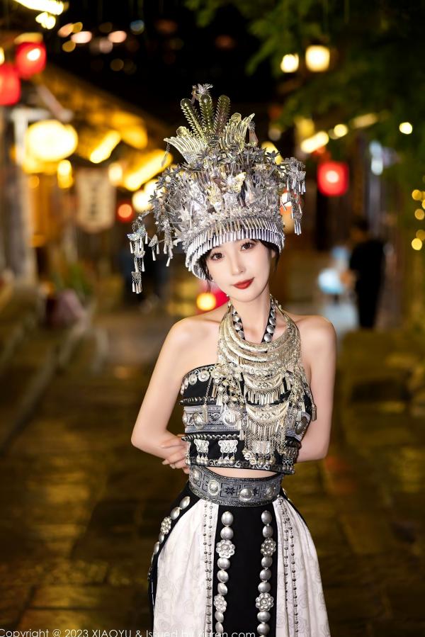 林星阑   XiaoYu语画界1071-林星阑贵州旅拍：绝美旗袍与性感浅粉内衣私房写真，苗族服饰韵味十足，演绎极致诱惑曲线第89张图片