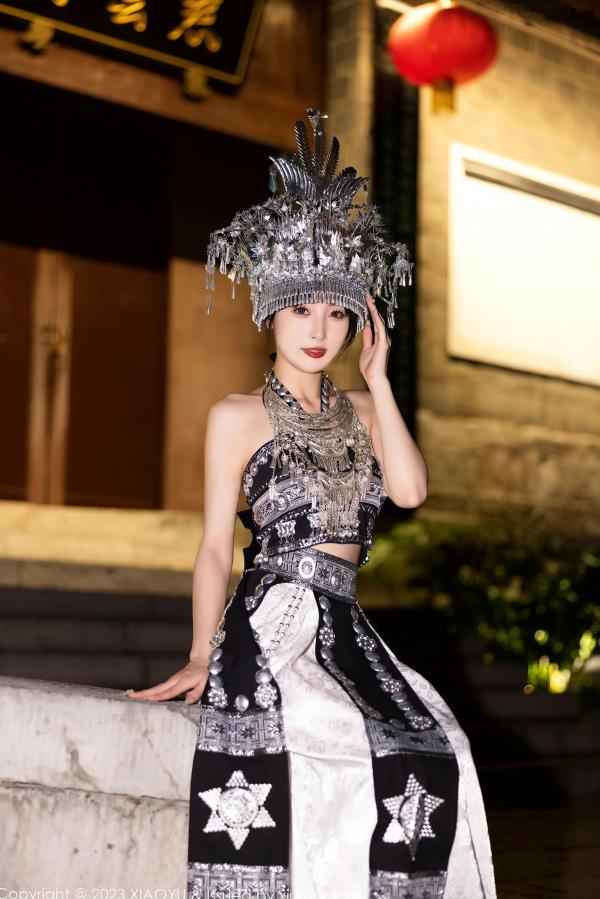 林星阑   XiaoYu语画界1071-林星阑贵州旅拍：绝美旗袍与性感浅粉内衣私房写真，苗族服饰韵味十足，演绎极致诱惑曲线第91张图片