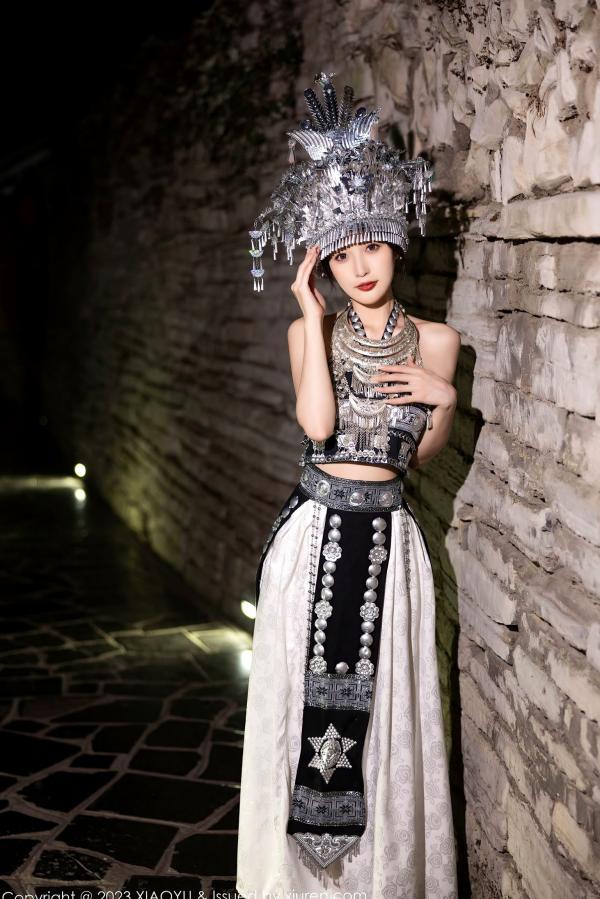林星阑   XiaoYu语画界1071-林星阑贵州旅拍：绝美旗袍与性感浅粉内衣私房写真，苗族服饰韵味十足，演绎极致诱惑曲线第92张图片
