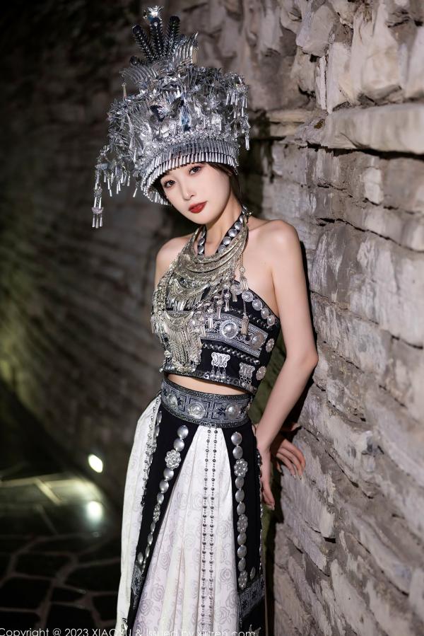 林星阑   XiaoYu语画界1071-林星阑贵州旅拍：绝美旗袍与性感浅粉内衣私房写真，苗族服饰韵味十足，演绎极致诱惑曲线第93张图片