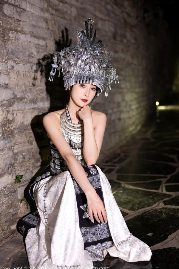 林星阑   XiaoYu语画界1071-林星阑贵州旅拍：绝美旗袍与性感浅粉内衣私房写真，苗族服饰韵味十足，演绎极致诱惑曲线第94张图片