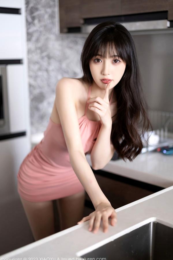 林星阑   XiaoYu语画界-1038-林星阑-粉色露肩连衣短裙私房照，居家性感女神极致诱惑，尽显曼妙身姿第13张图片