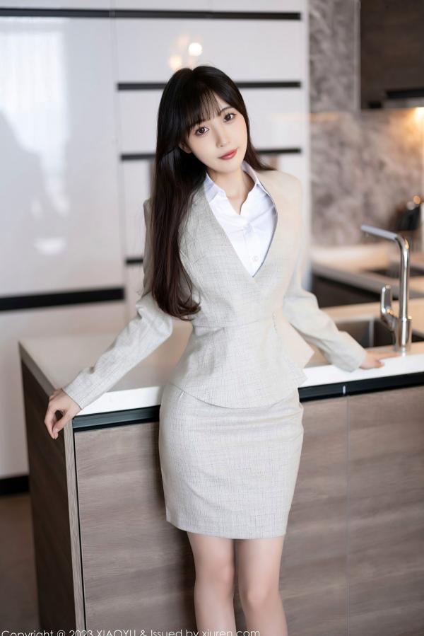 林星阑   XiaoYu语画界-1034-林星阑：浅色职场OL套装搭配绿色内衣，诠释干练与性感双重诱惑，精选高清私房套图第9张图片