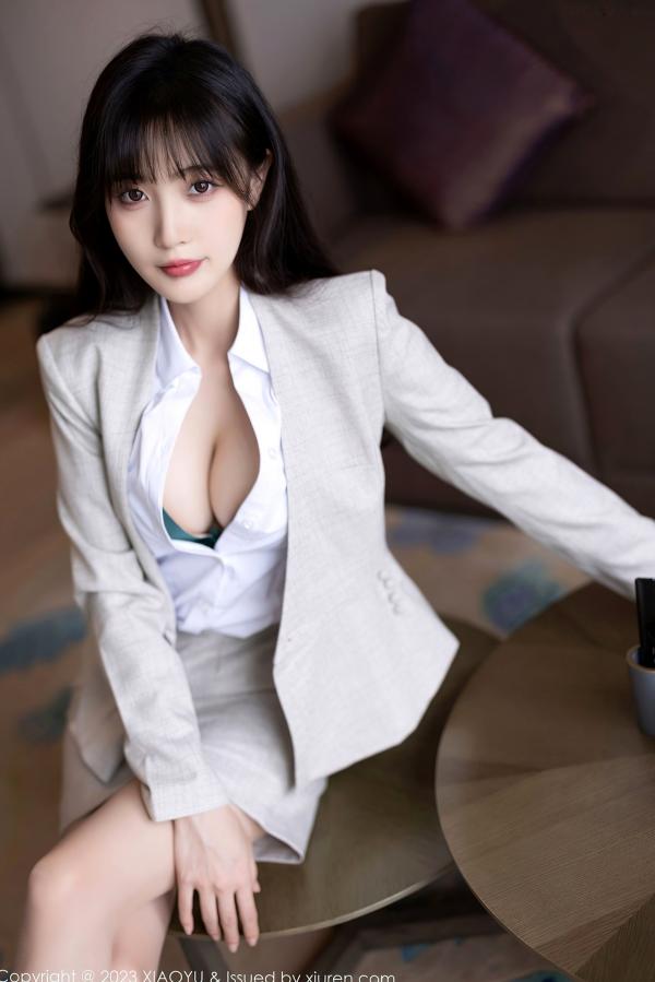 林星阑   XiaoYu语画界-1034-林星阑：浅色职场OL套装搭配绿色内衣，诠释干练与性感双重诱惑，精选高清私房套图第34张图片
