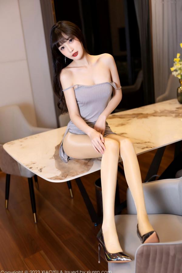 林星阑   XiaoYu语画界-986-林星阑-性感灰色吊带裙私房照-居家超薄肉丝美腿诱惑系列第23张图片