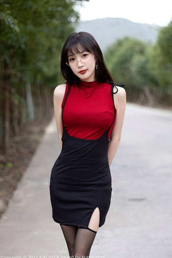 林星阑   XiaoYu语画界-950-林星阑-高冷职场御姐户外车拍，黑色内衣诱惑、黑丝吊带袜美腿尽显，香车美人极致视觉体验 (2023.01.19)第1张图片