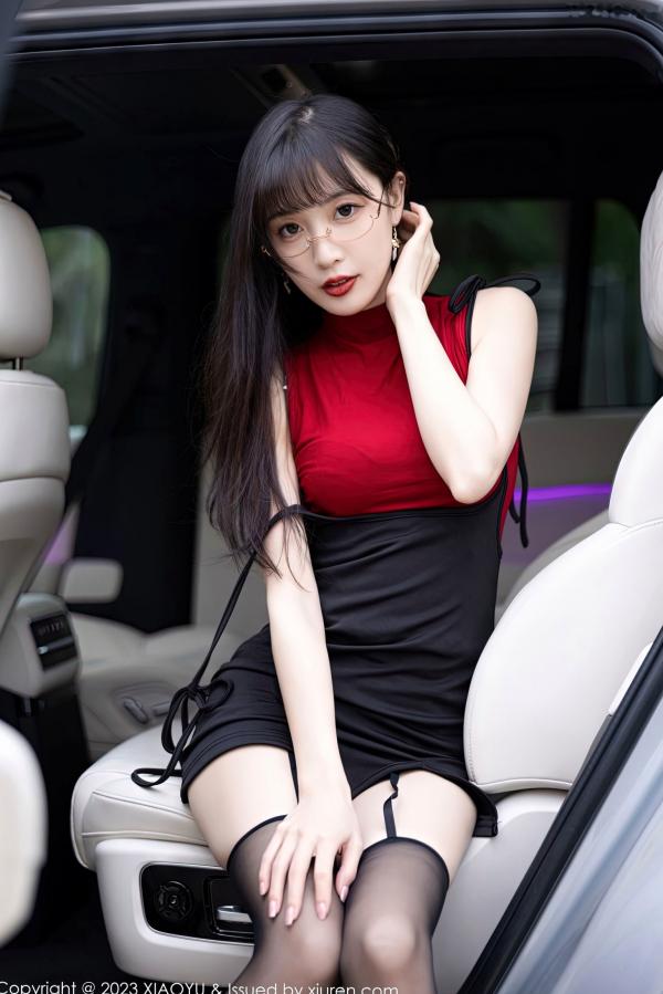 林星阑   XiaoYu语画界-950-林星阑-高冷职场御姐户外车拍，黑色内衣诱惑、黑丝吊带袜美腿尽显，香车美人极致视觉体验 (2023.01.19)第9张图片