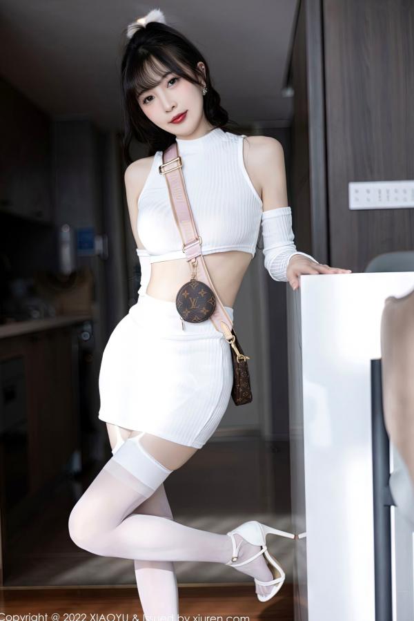 林星阑   XiaoYu语画界-928-林星阑-纯欲白色抹胸搭配白丝吊带袜，现代家居极致诱惑，优雅与性感并存的绝美写真第3张图片