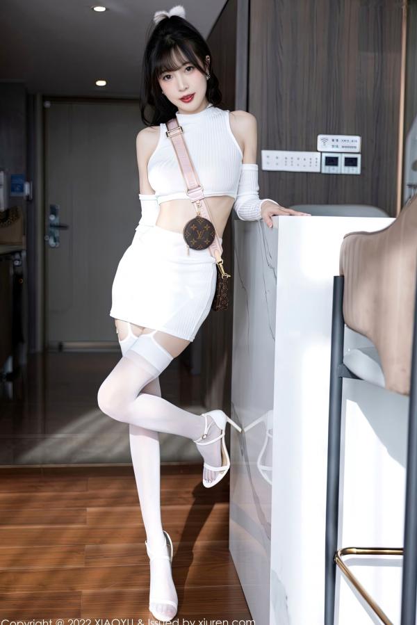 林星阑   XiaoYu语画界-928-林星阑-纯欲白色抹胸搭配白丝吊带袜，现代家居极致诱惑，优雅与性感并存的绝美写真第4张图片