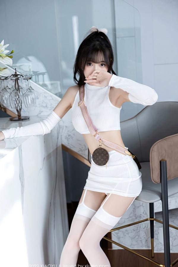 林星阑   XiaoYu语画界-928-林星阑-纯欲白色抹胸搭配白丝吊带袜，现代家居极致诱惑，优雅与性感并存的绝美写真第9张图片