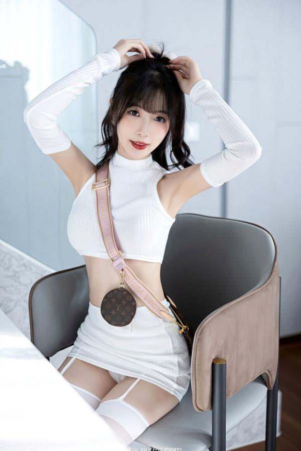 林星阑   XiaoYu语画界-928-林星阑-纯欲白色抹胸搭配白丝吊带袜，现代家居极致诱惑，优雅与性感并存的绝美写真第11张图片