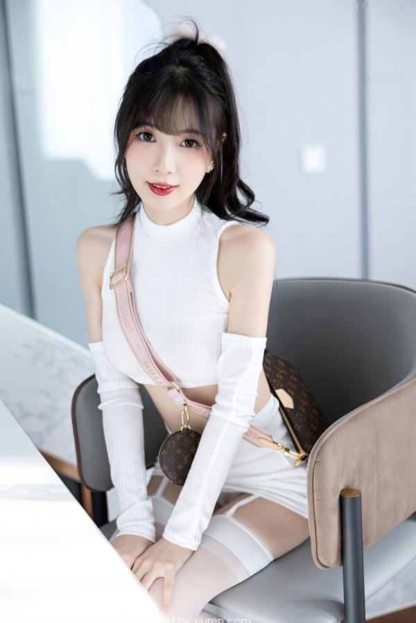 林星阑   XiaoYu语画界-928-林星阑-纯欲白色抹胸搭配白丝吊带袜，现代家居极致诱惑，优雅与性感并存的绝美写真第12张图片