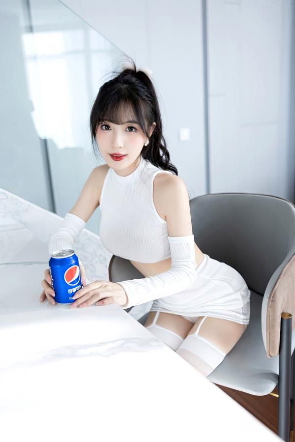 林星阑   XiaoYu语画界-928-林星阑-纯欲白色抹胸搭配白丝吊带袜，现代家居极致诱惑，优雅与性感并存的绝美写真第14张图片