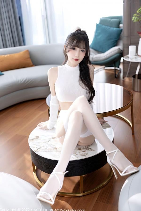 林星阑   XiaoYu语画界-928-林星阑-纯欲白色抹胸搭配白丝吊带袜，现代家居极致诱惑，优雅与性感并存的绝美写真第43张图片