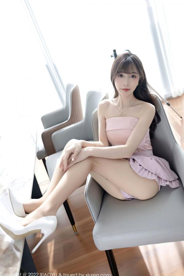 林星阑   《XiaoYu语画界-923-林星阑-浅粉露肩上衣配百褶裙-白皙美腿撩人私房写真》第20张图片