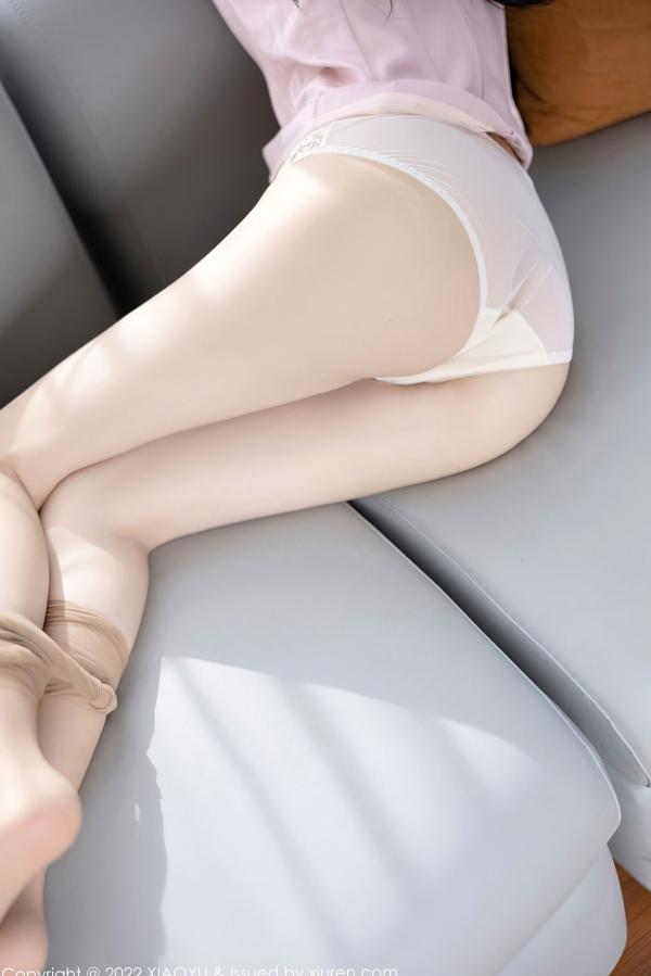 林星阑   《XiaoYu语画界-923-林星阑-浅粉露肩上衣配百褶裙-白皙美腿撩人私房写真》第48张图片