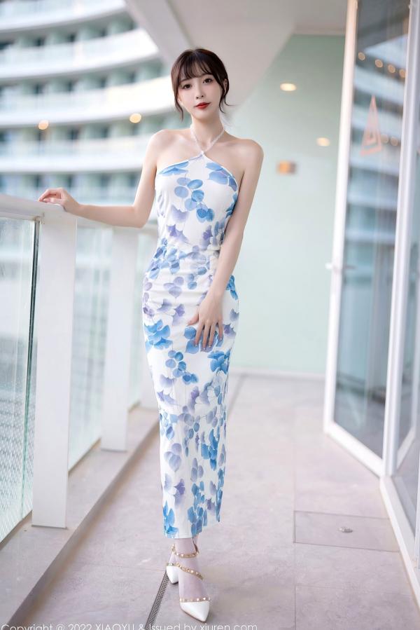 林星阑   XiaoYu语画界-林星阑：清新露肩蓝印花连衣裙，白丝袜美腿私房照，优雅气质女神唯美写实写真第4张图片