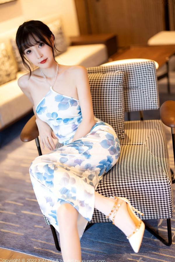 林星阑   XiaoYu语画界-林星阑：清新露肩蓝印花连衣裙，白丝袜美腿私房照，优雅气质女神唯美写实写真第19张图片