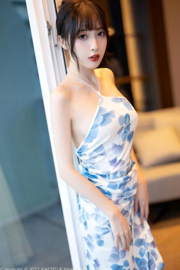 林星阑   XiaoYu语画界-林星阑：清新露肩蓝印花连衣裙，白丝袜美腿私房照，优雅气质女神唯美写实写真第34张图片