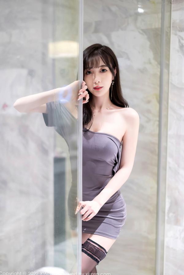 林星阑   XiaoYu语画界-871-林星阑：灰色露肩包臀裙配黑丝，室内私房性感写真，展现极致诱惑曼妙身姿第60张图片