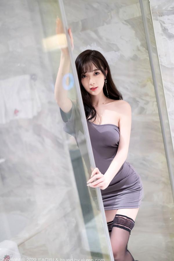 林星阑   XiaoYu语画界-871-林星阑：灰色露肩包臀裙配黑丝，室内私房性感写真，展现极致诱惑曼妙身姿第61张图片